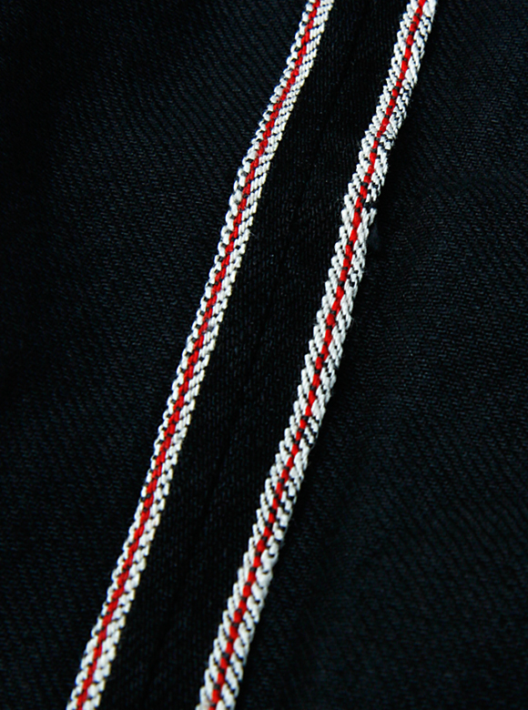 .03 旧式シャトル織機で織り上げられた生地