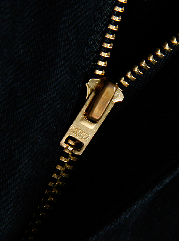 .06 UNIVERSAL ZIPPER