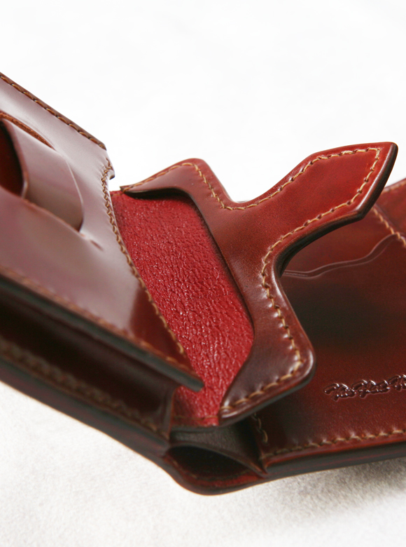 .04 フラップ裏の小銭受け