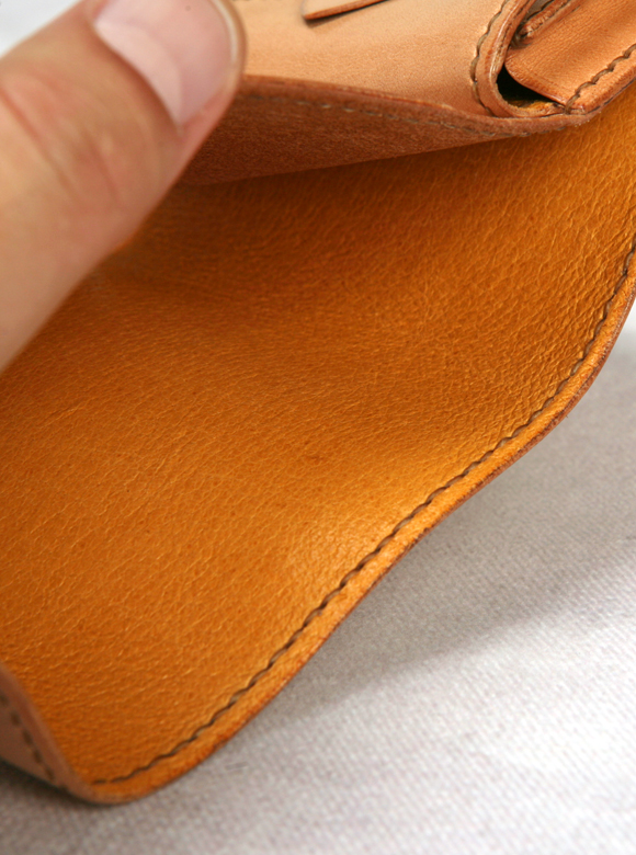 .06 アメ豚革の貼り合わせ