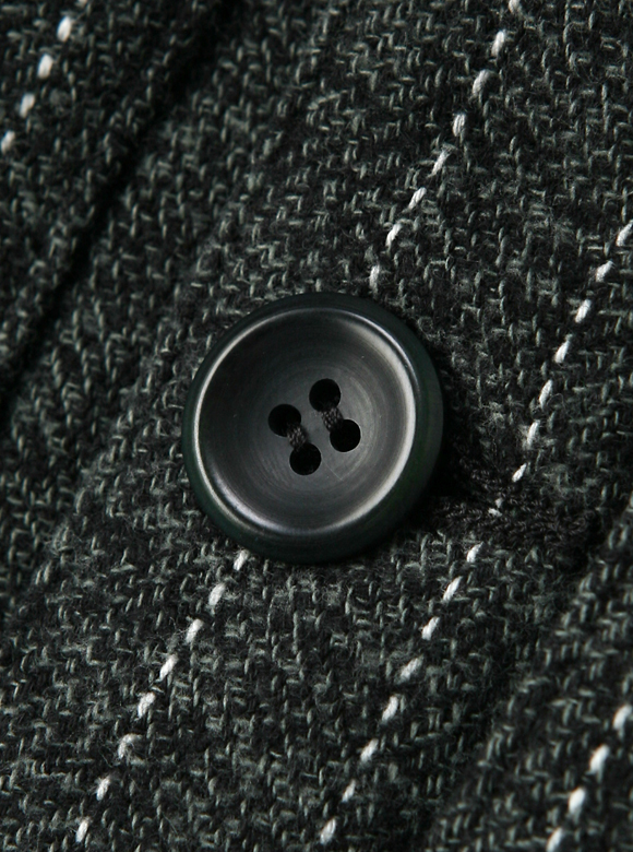 .05 経年変化を楽しめるナットボタン