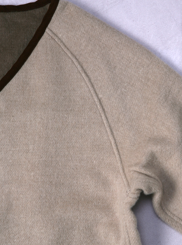 .03 ラグランスリーブ