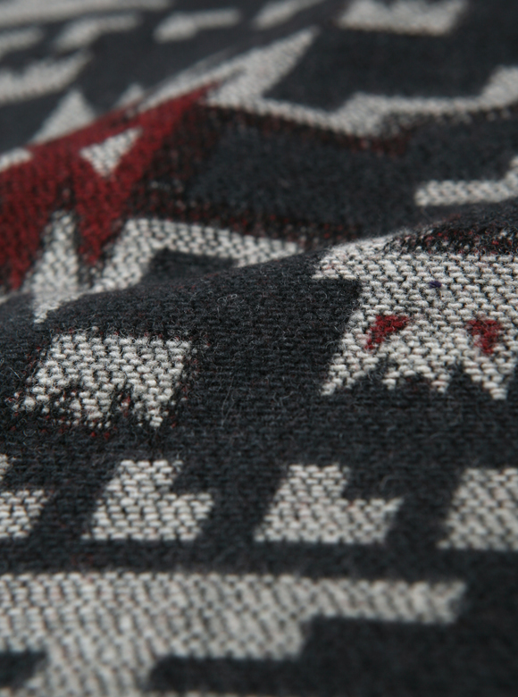 .02 希少な三重織りの織り機で製織された厚手のウール生地