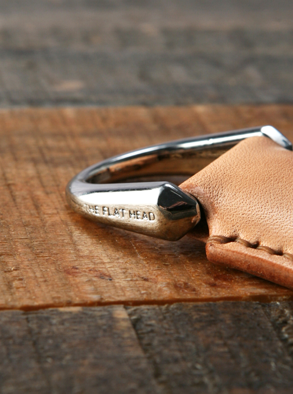 .04 ブランドロゴ入りオリジナルDカン