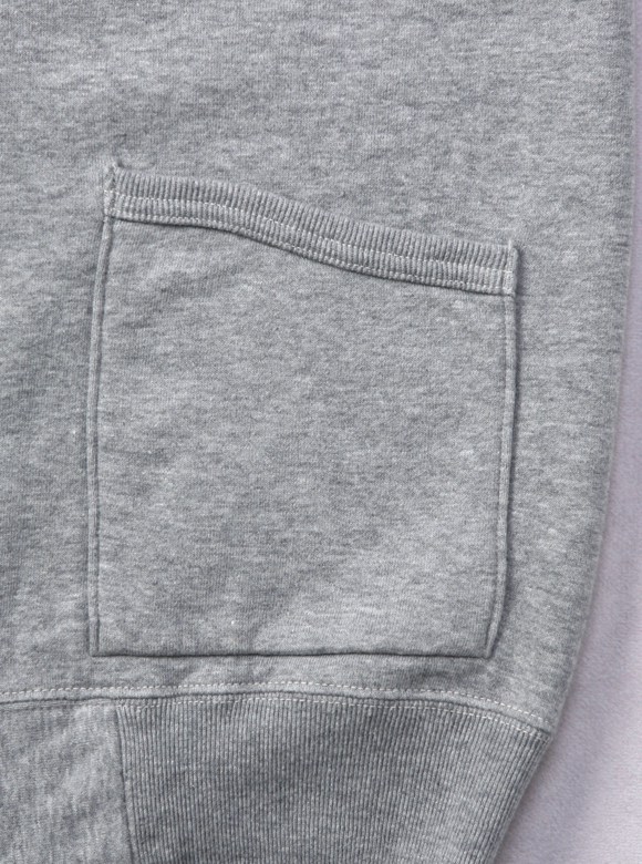 .05 細かな物が収納できるパッチポケット