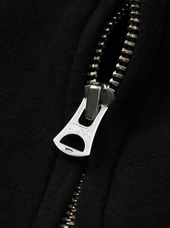 .04 UNIVERSAL ZIPPER