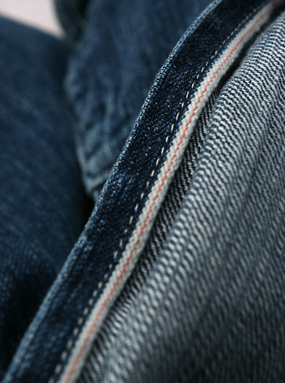 .04 シャトル織機ならではのセルビッチ