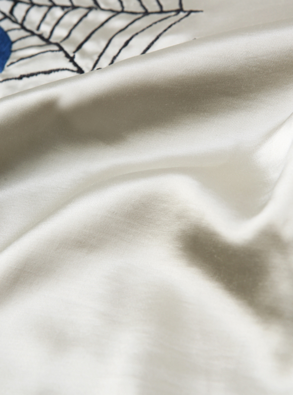 .02 レーヨン独特のドレープ感が楽しめる生地