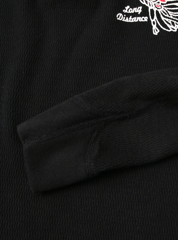 .05 縫製部分の重なりを抑えた袖フライス部