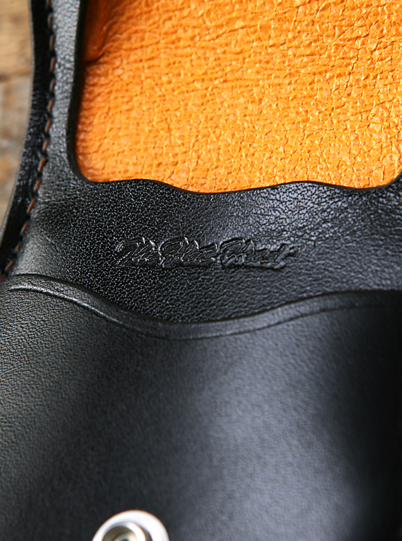 .05 ブランドロゴ刻印