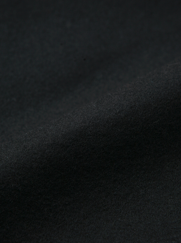 .02 ライトメルトンの肉厚で柔らかな生地