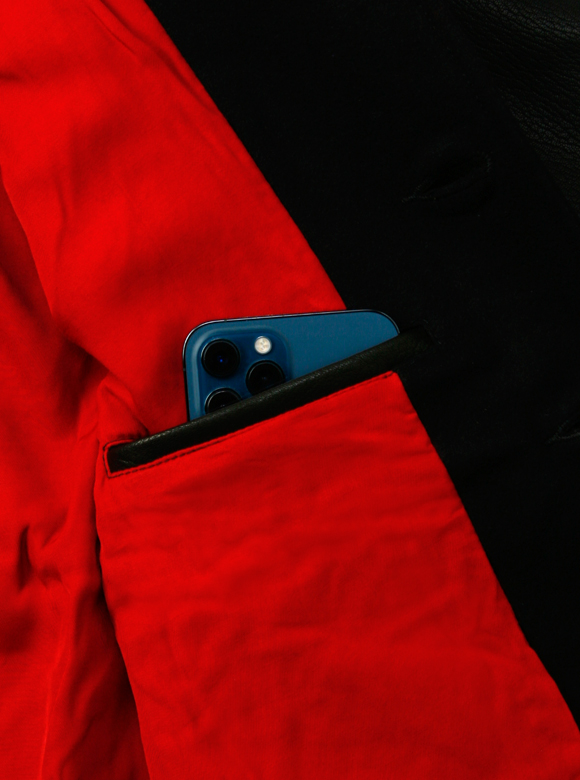 .06 スマホも入る内ポケット