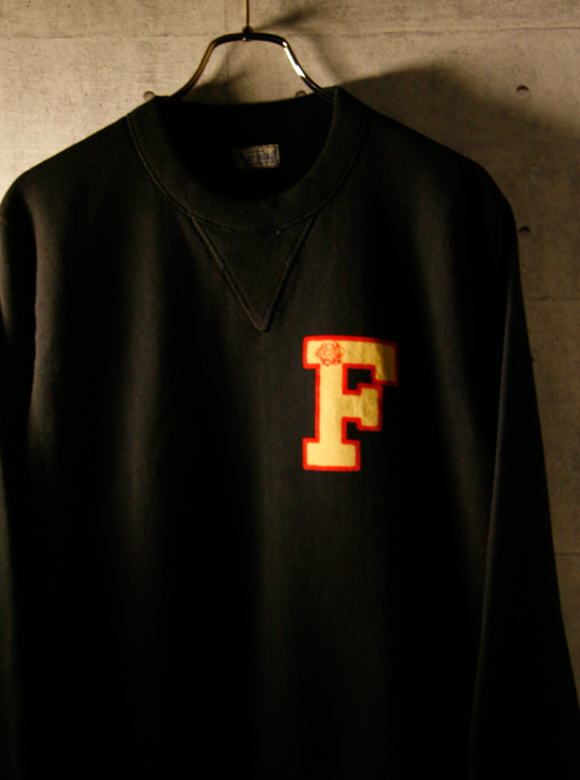 .01 ヴィンテージライクなディテールのクルーネックスウェット