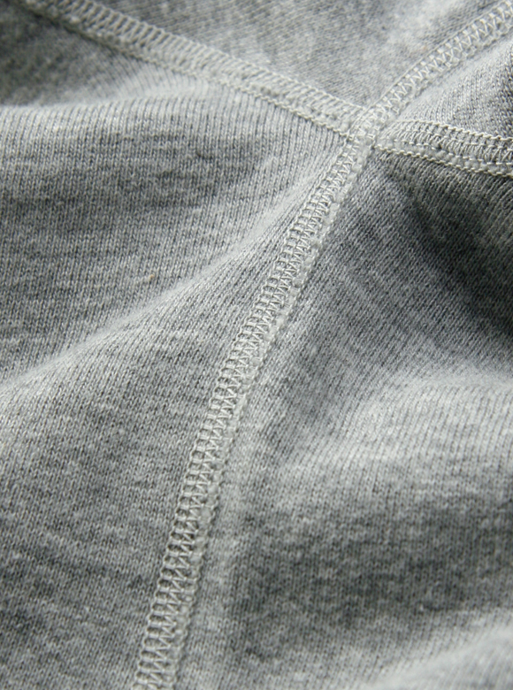 .05 縫製部分の重なりを抑えるフラットシーマ