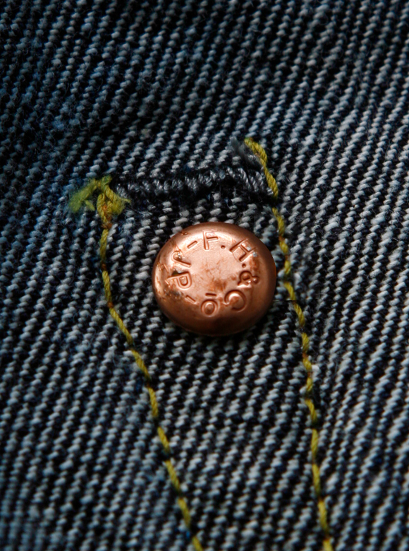 .04 バックポケットの強度を高める隠しリベット