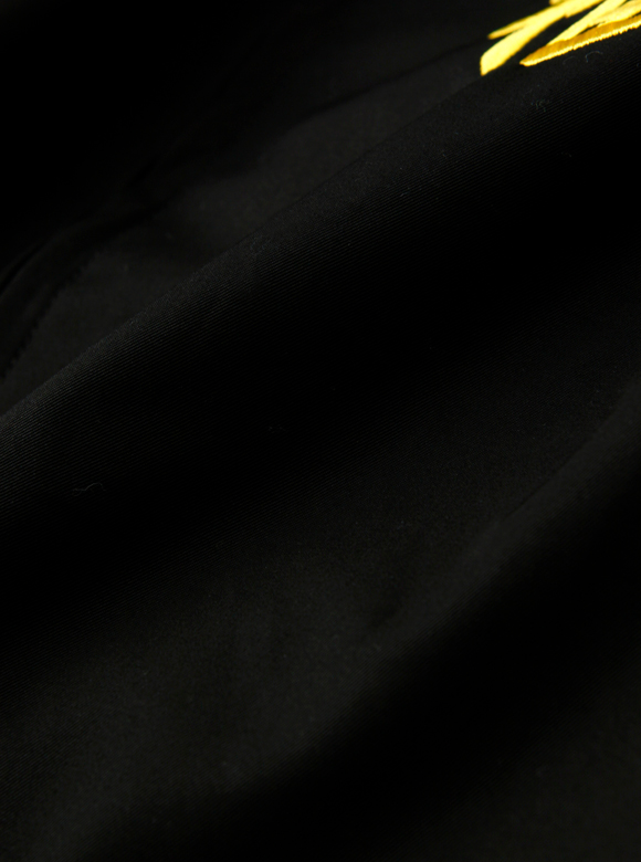 .02 超長綿を高密度に織り上げた滑らかな生地