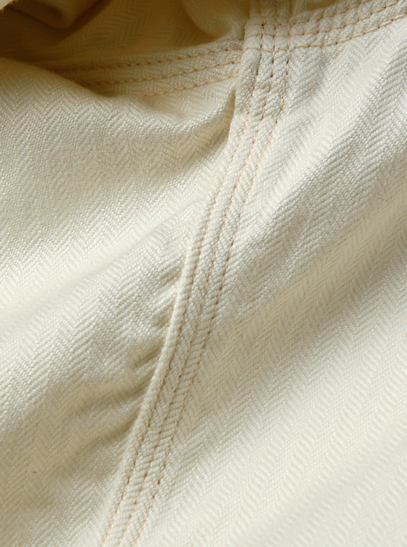 .05 ワークウエアらしいトリプルステッチ