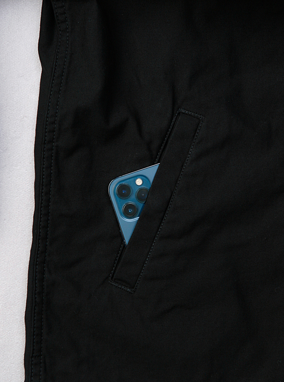 .07 使い勝手の良いスラッシュポケット