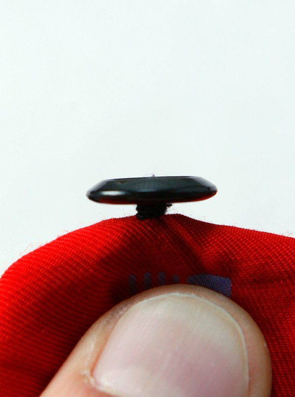 .03 根巻き縫製による手付けボタン