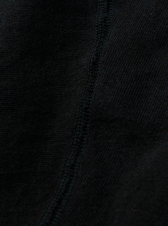 .03 着心地を損なわないフラットシーマによる縫製