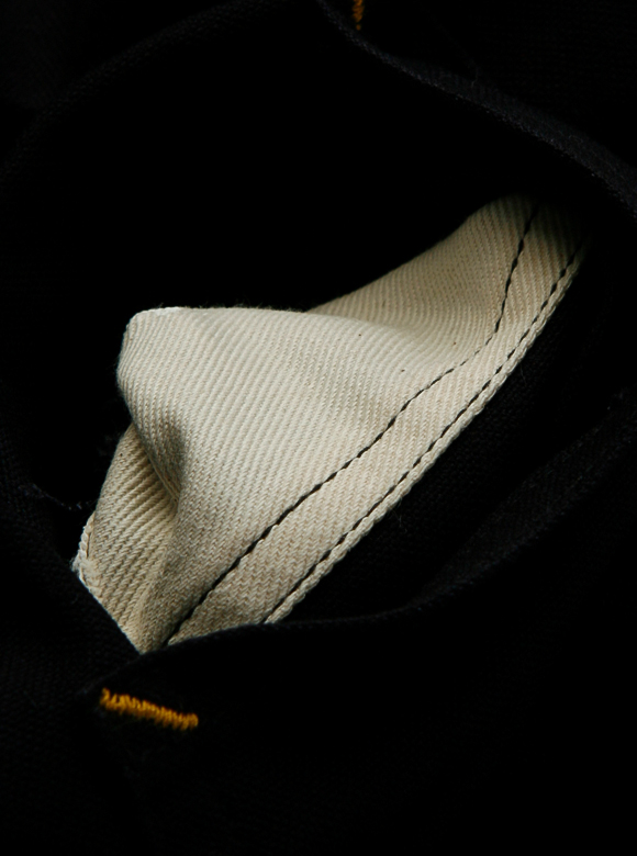 .06 フロントポケット内の補強