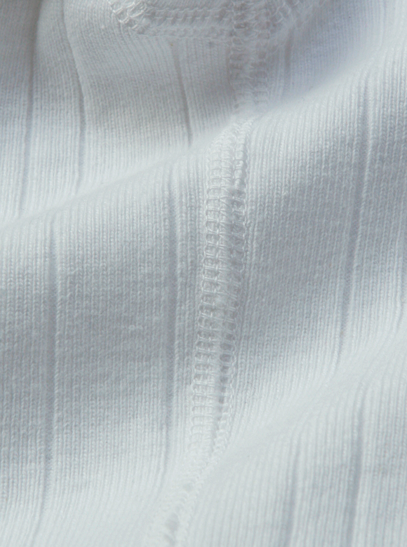 .04 着用す取れるを抑えたフラットシーマ（4本針扁平縫い）