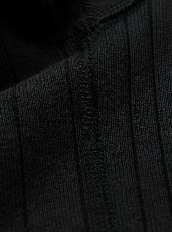 .03 着用す取れるを抑えたフラットシーマ（4本針扁平縫い）