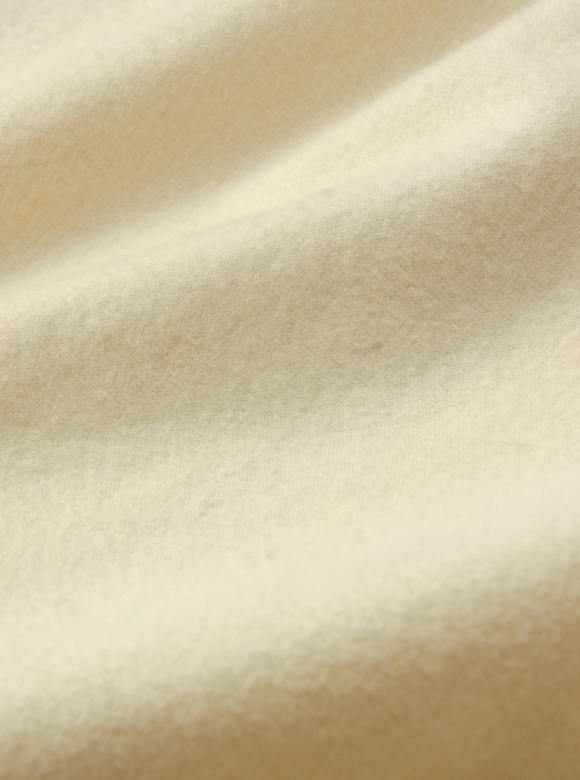 .02 旧式シャトル織機で織りあげたセルビッチフランネル生地