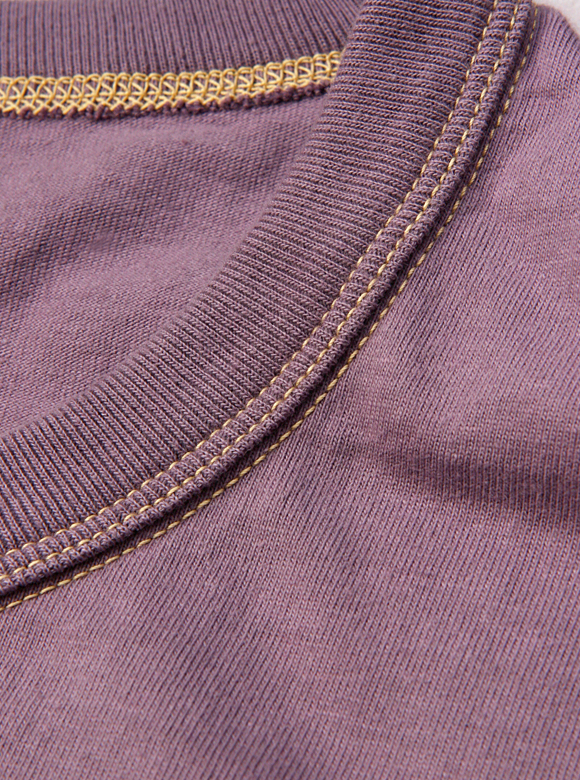 .02 フラットヘッドのTシャツらしいタフな首元