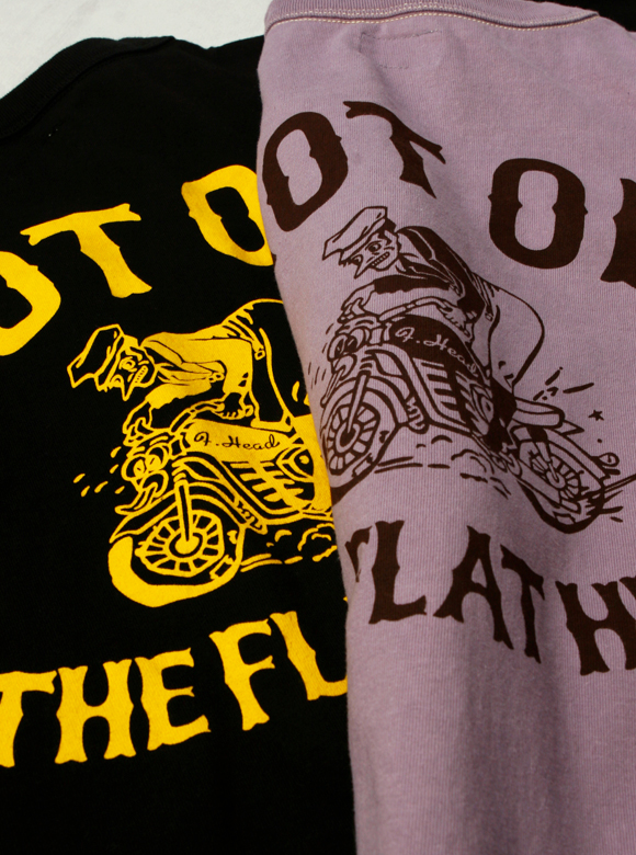 .05 クラシカルなデザインのバックプリント