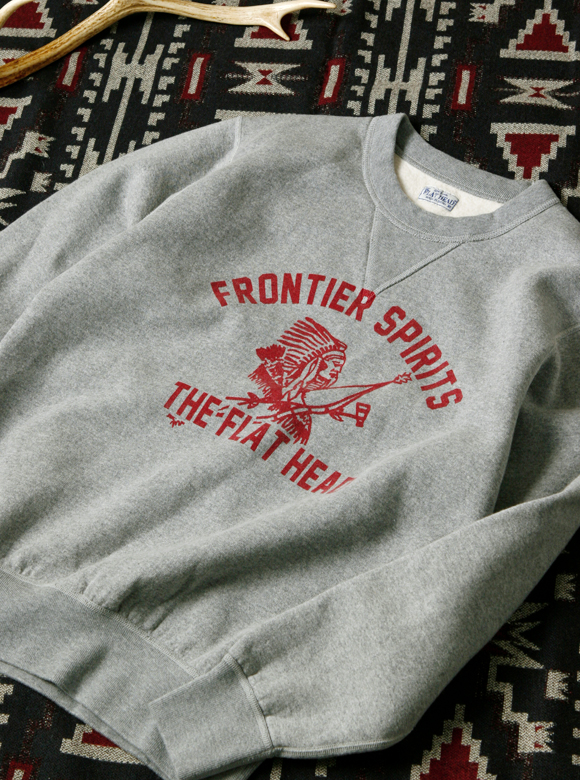 .01 フロントプリント クルーネックスウェット