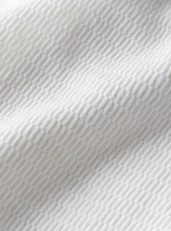 .02 横への伸縮に優れた縦長の編み目
