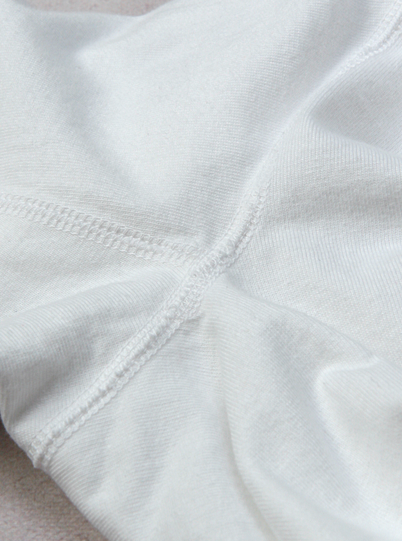 .03 着心地を損なわないフラットシーマによる縫製