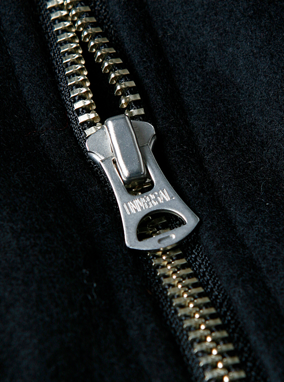 .06 UNIVERSAL ZIPPER
