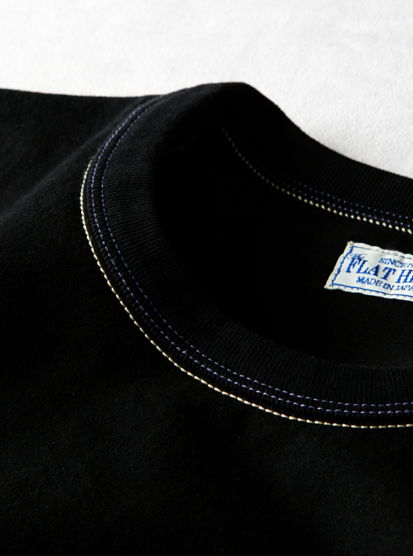 .02 首元が伸びにくい特殊縫製