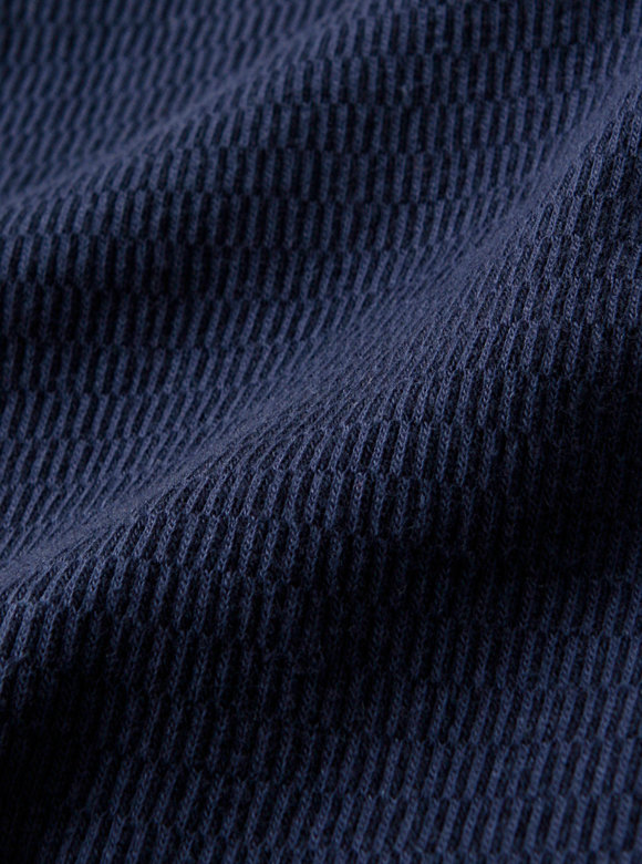 .02 収縮性に富んだオリジナルワッフル生地