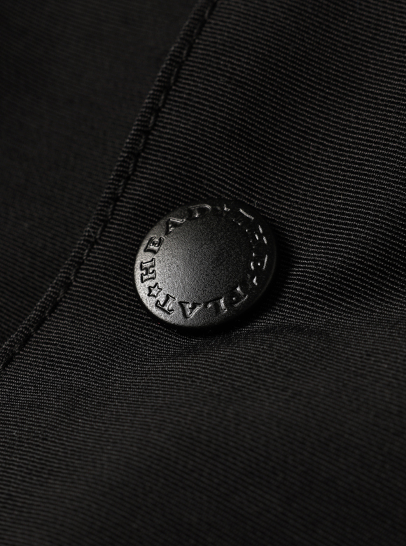 .06 ブランドネーム入りオリジナルボタン