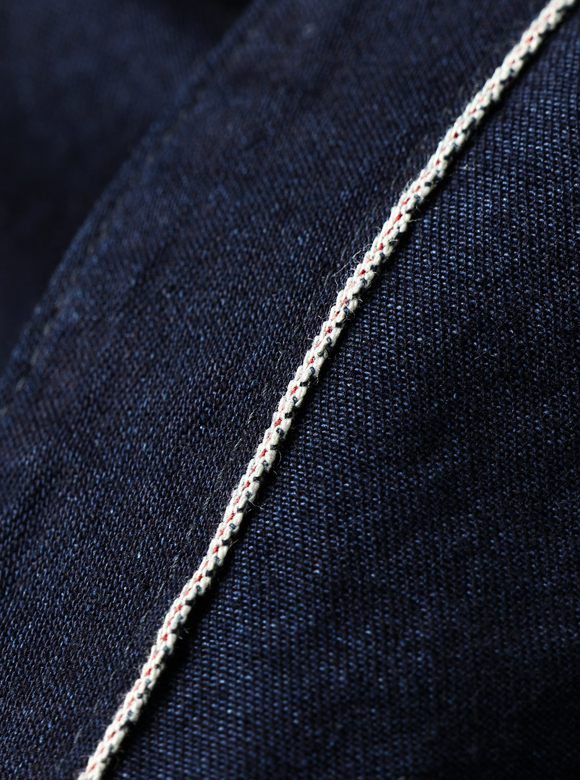 .04 シャトル織機で織り上げた証である「ミミ」