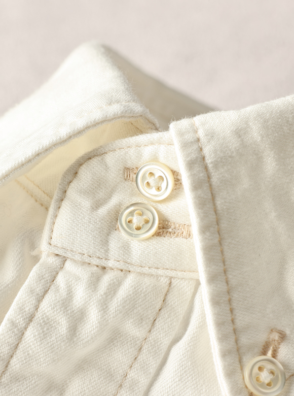 .05 襟元のアクセント「ドゥエボットーニ」