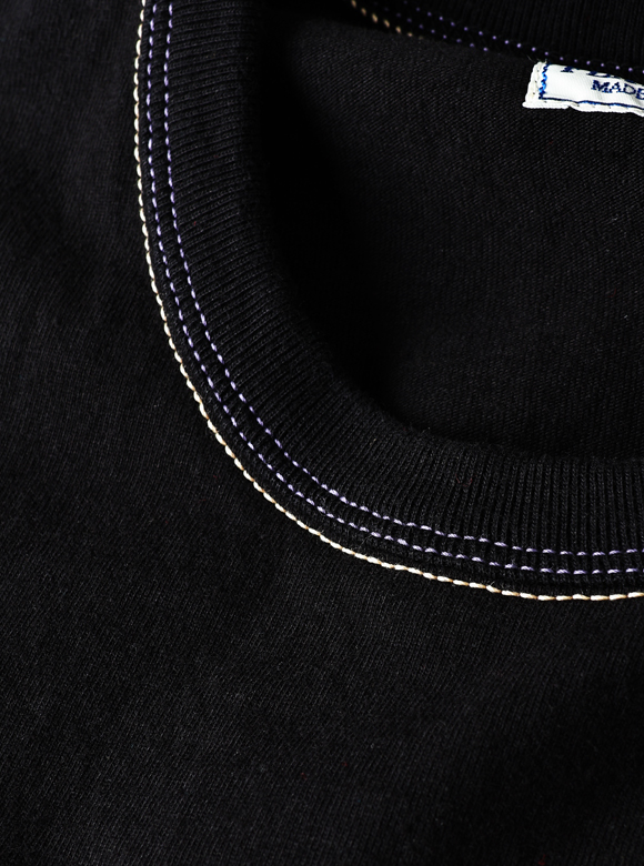 .02 首元が伸びにくい特殊縫製