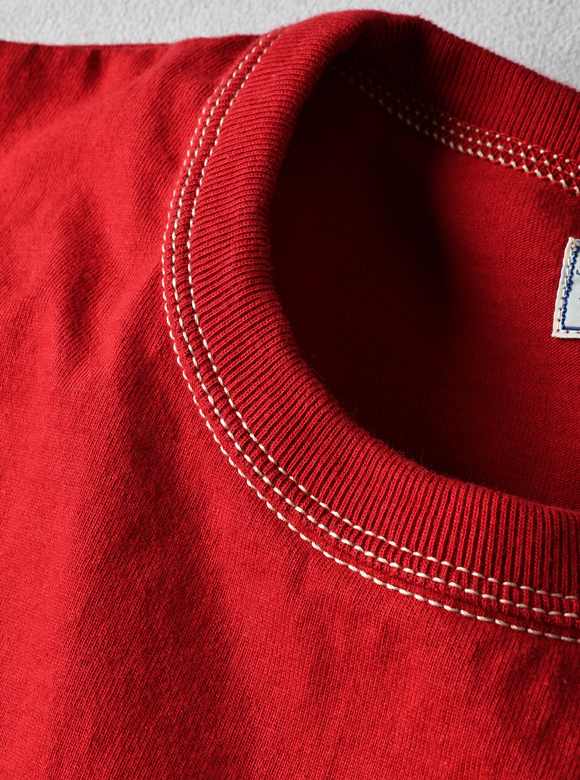 .02 首元が伸びにくい特殊縫製