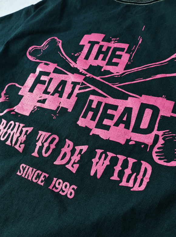 .04 グラフィック感とバイカーテイストをミックスした特徴的なデザイン