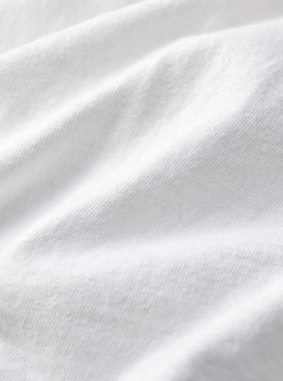 .03 フワッと柔らかな着心地が楽しめる吊り生地