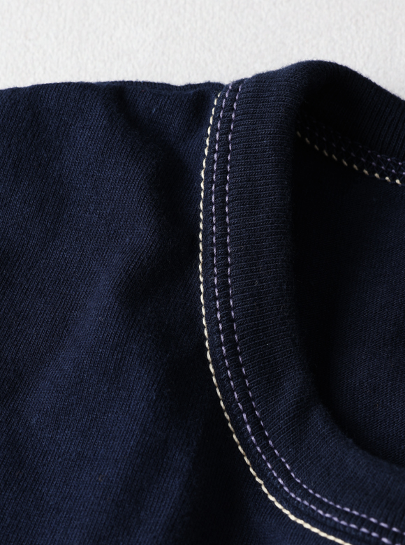 .02 首元が伸びにくい特殊縫製