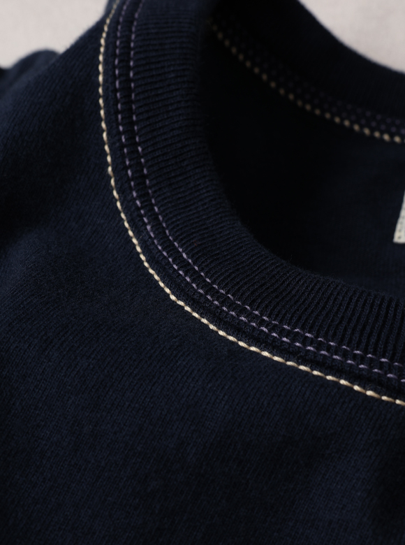 .02 首元が伸びにくい特殊縫製