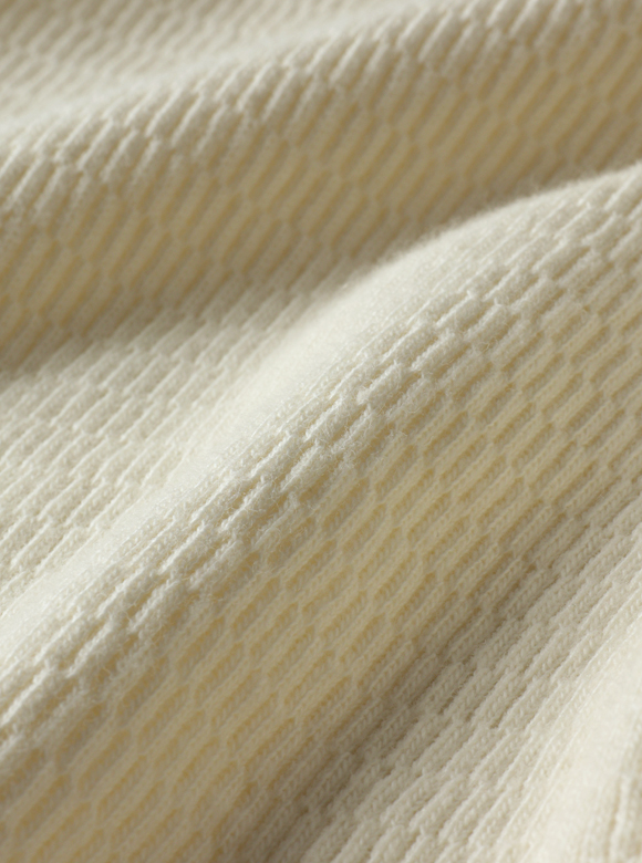 .02 伸縮性の高いハニカム状の編地