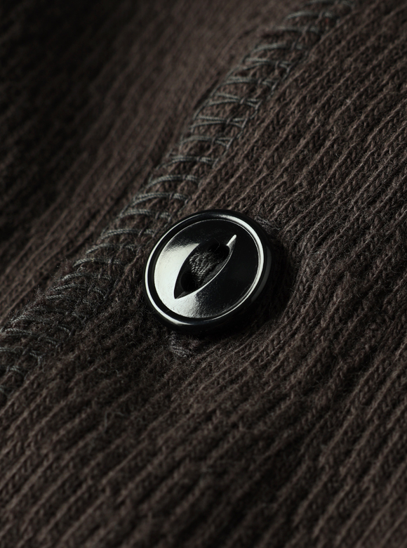 .04 首元のアクセント