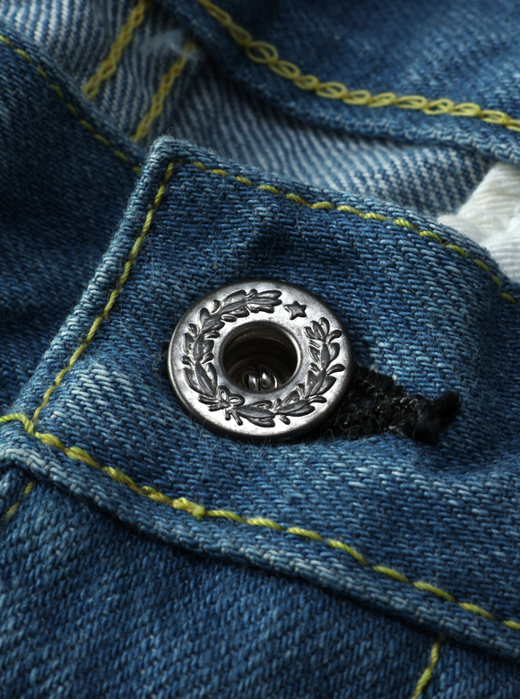 .04 月桂樹柄のトップボタン