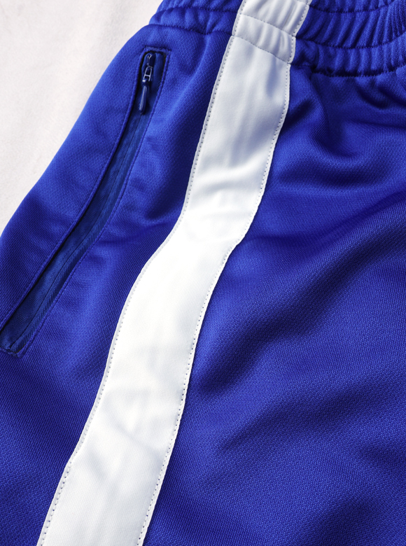 .03 トラックパンツらしいサイドライン