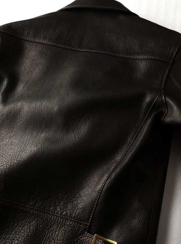 .03 スッキリとしたシルエット